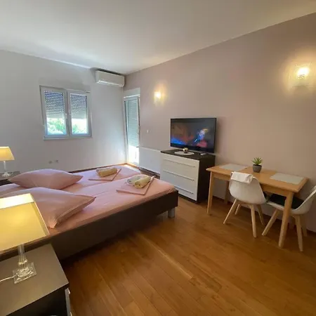 Studio A4 *